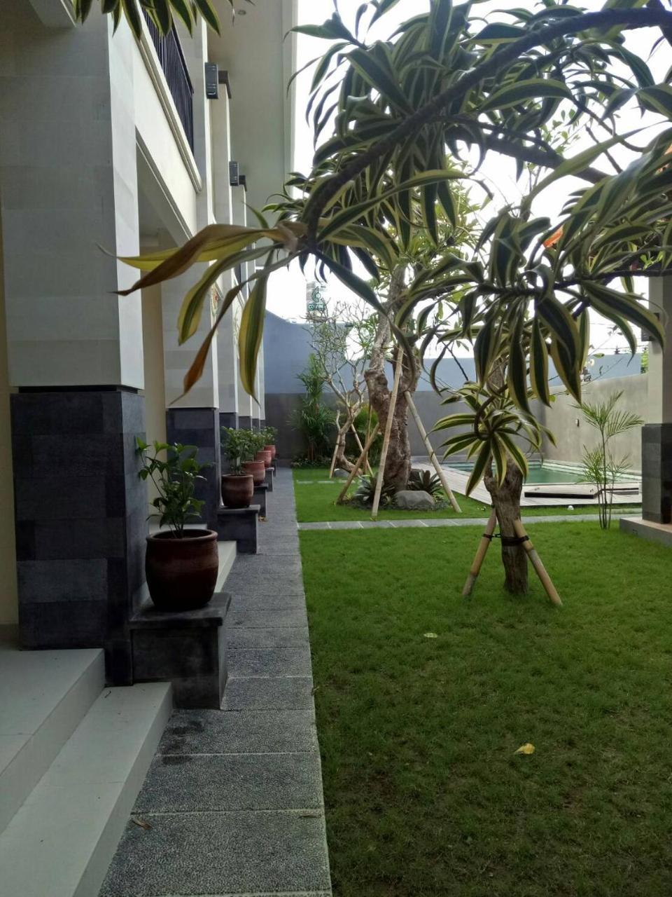 Lotus Bali Guest House Canggu Extérieur photo