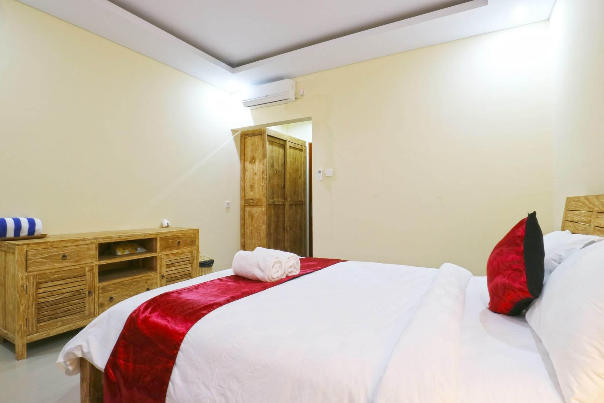 Lotus Bali Guest House Canggu Extérieur photo